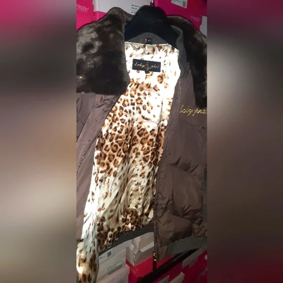 BabyPhat thick size 2XL vest fits like XL faux fur collar brand new never worn - Picture 3 of 4